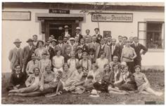 Hraniční hostinec Steinschulz a Borohradecký Sokol na návštěvě v Mladkově 4/8 1929