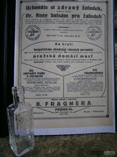 Lékárna Dra. Fragnera v Praze. Lahvička od Dra. Rosy balsámu a reklamní tisk z roku 1925.